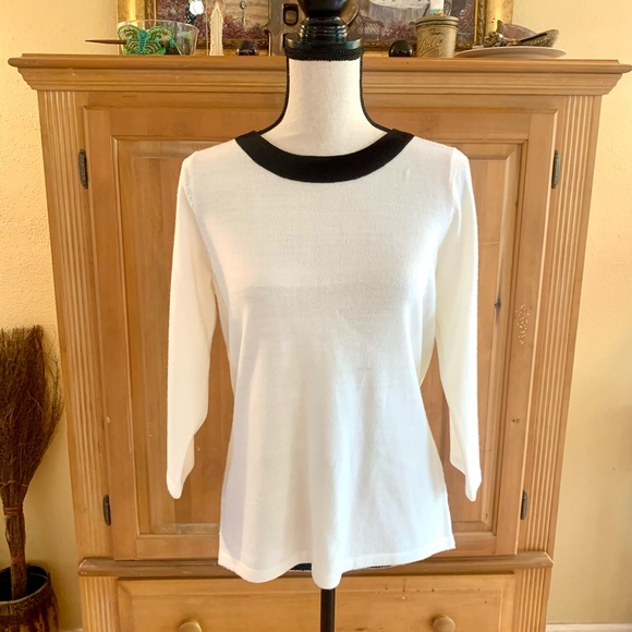 Cute sweater top by SagHarbor - Picture 1 of 5